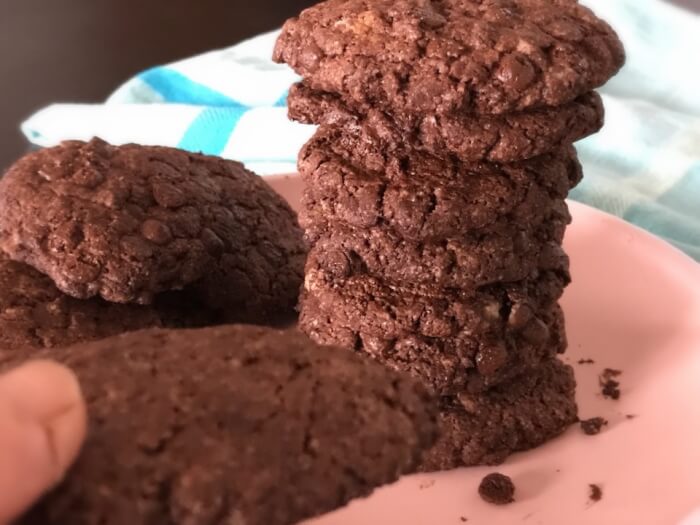 Nemme og sprøde chokolade cookies
