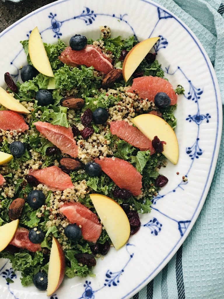 Salat med quinoa og grønkål