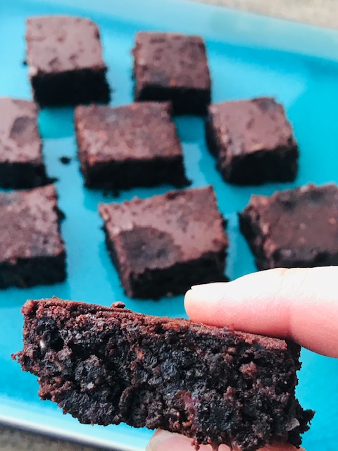 Brownie med bønner – svampet kage med sorte bønner