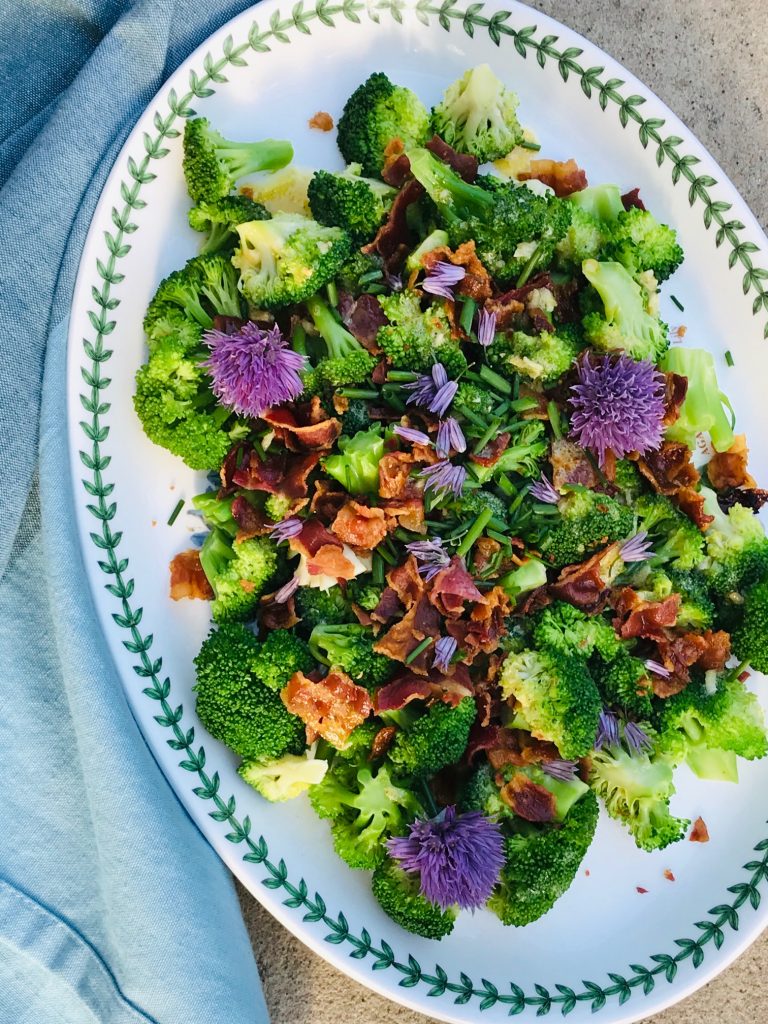 Broccoli salat med bacon