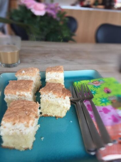 Nem og lækker bradepandekage med kokos/marengstop.