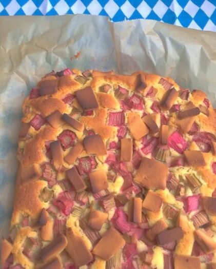 nem rabarberkage med marcipan