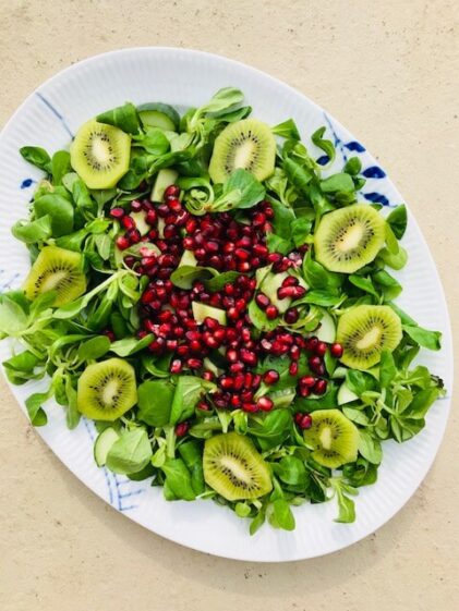 salat med kiwi